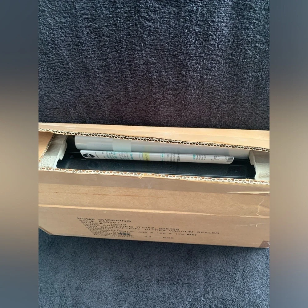 NWOT Ultrex Vacuum Sealing System with Manual and Bags, Never Used